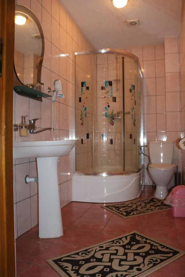 Готель ***Феєрія Tyachiv Ngoại thất bức ảnh