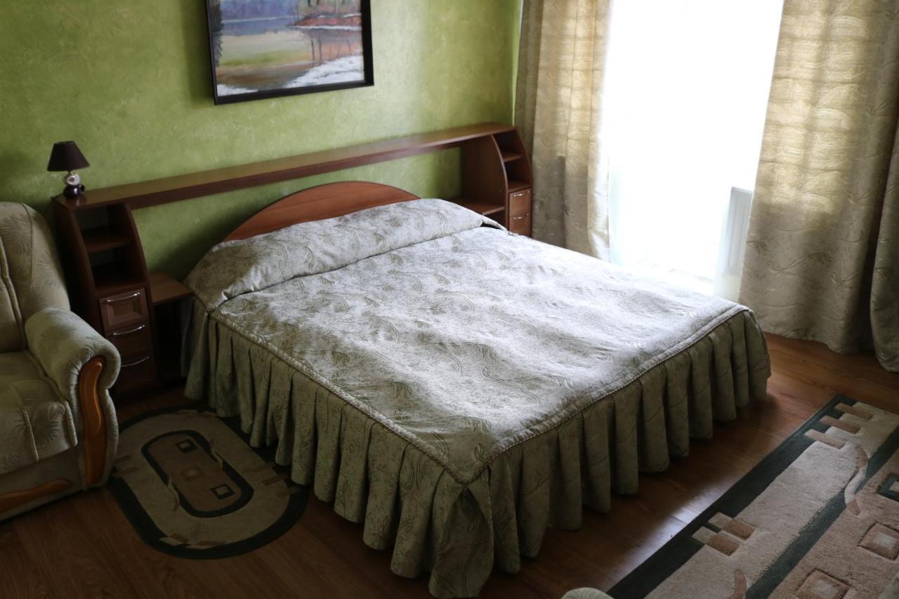Готель ***Феєрія Tyachiv Ngoại thất bức ảnh
